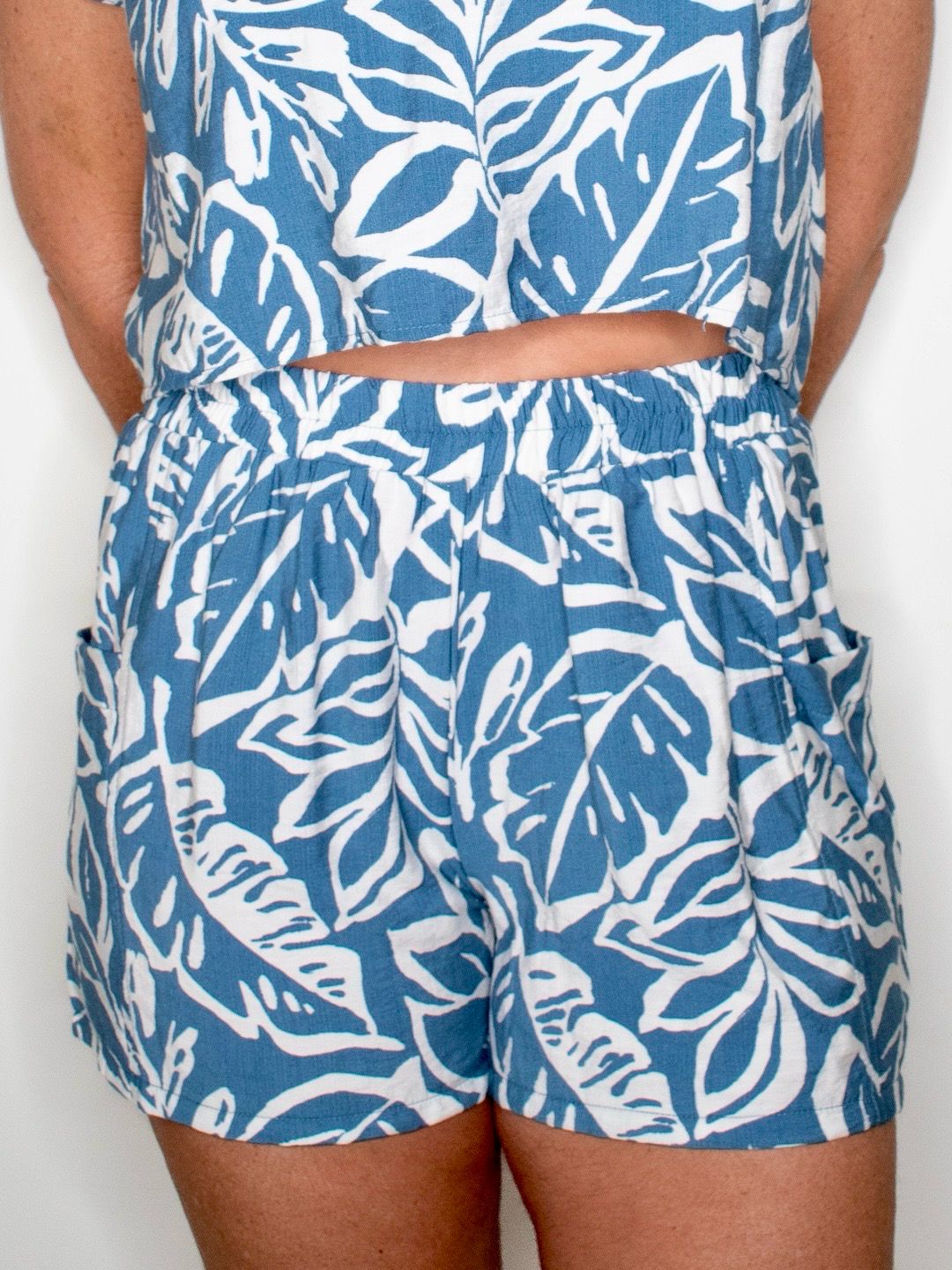 Leaf print shorts