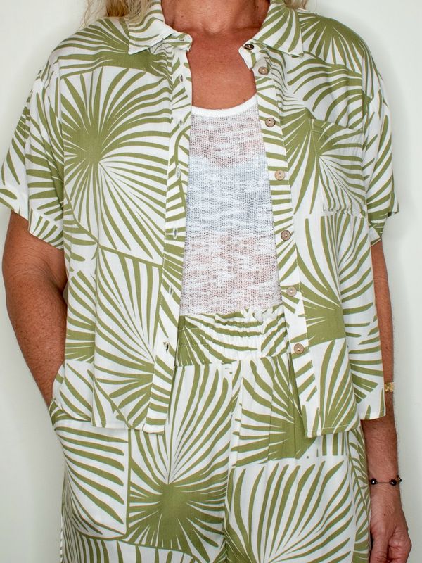 Leafy print button crop