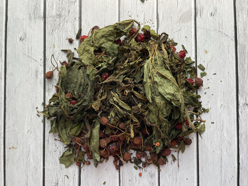 Травяной сбор шиповник. Шиповник для пищеварения. Травяной сбор шиповник. Травяной сбор шиповник. Травяной чай с ягодами.