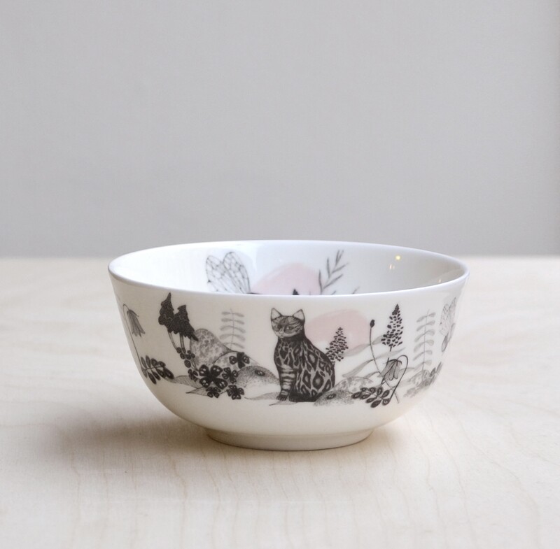 Dipping bowl in the field