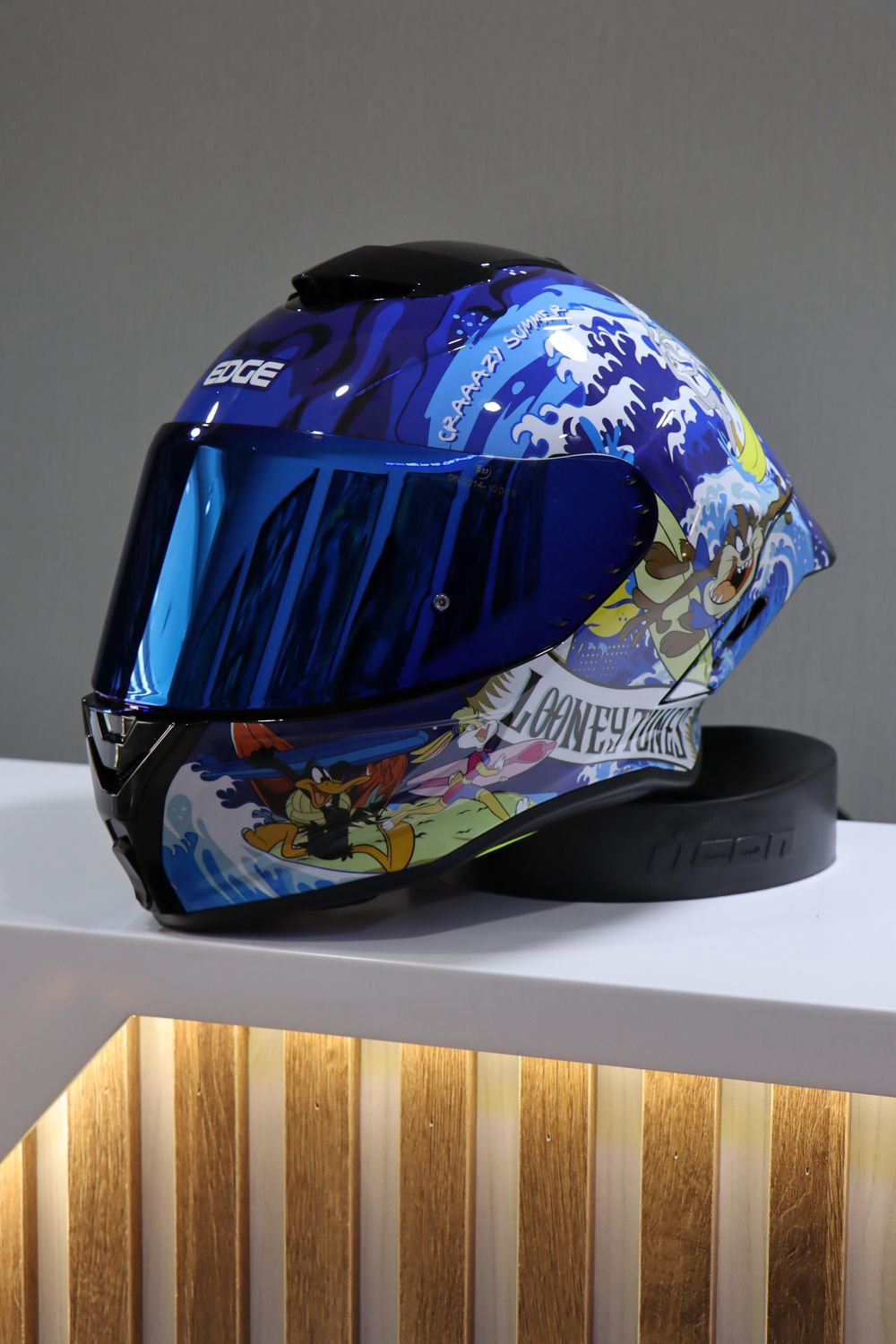CASCO EDGE SHANGAI LOONEY TUNES