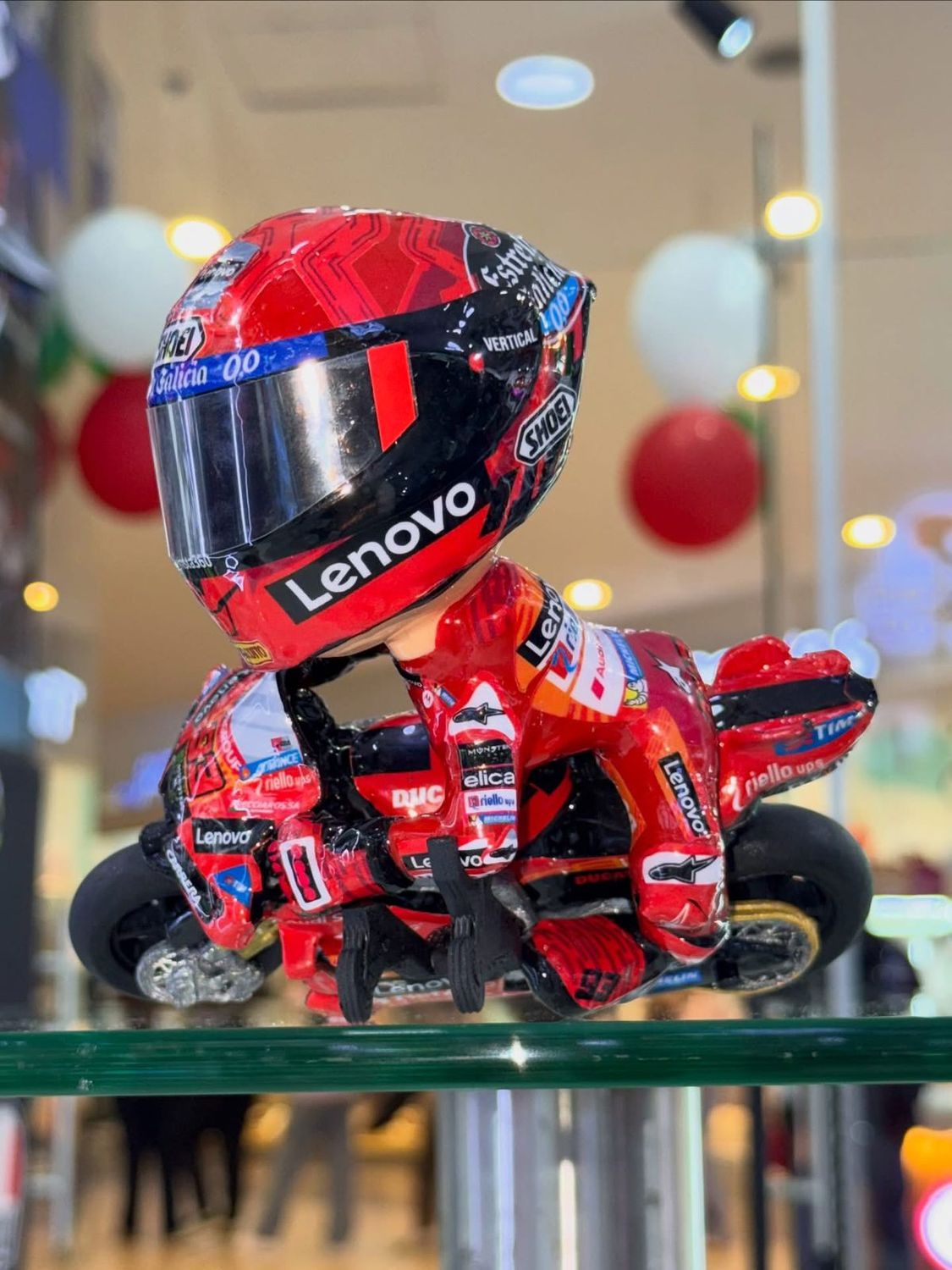 FIGURA MINI WORLD DE COLECCION CURVA