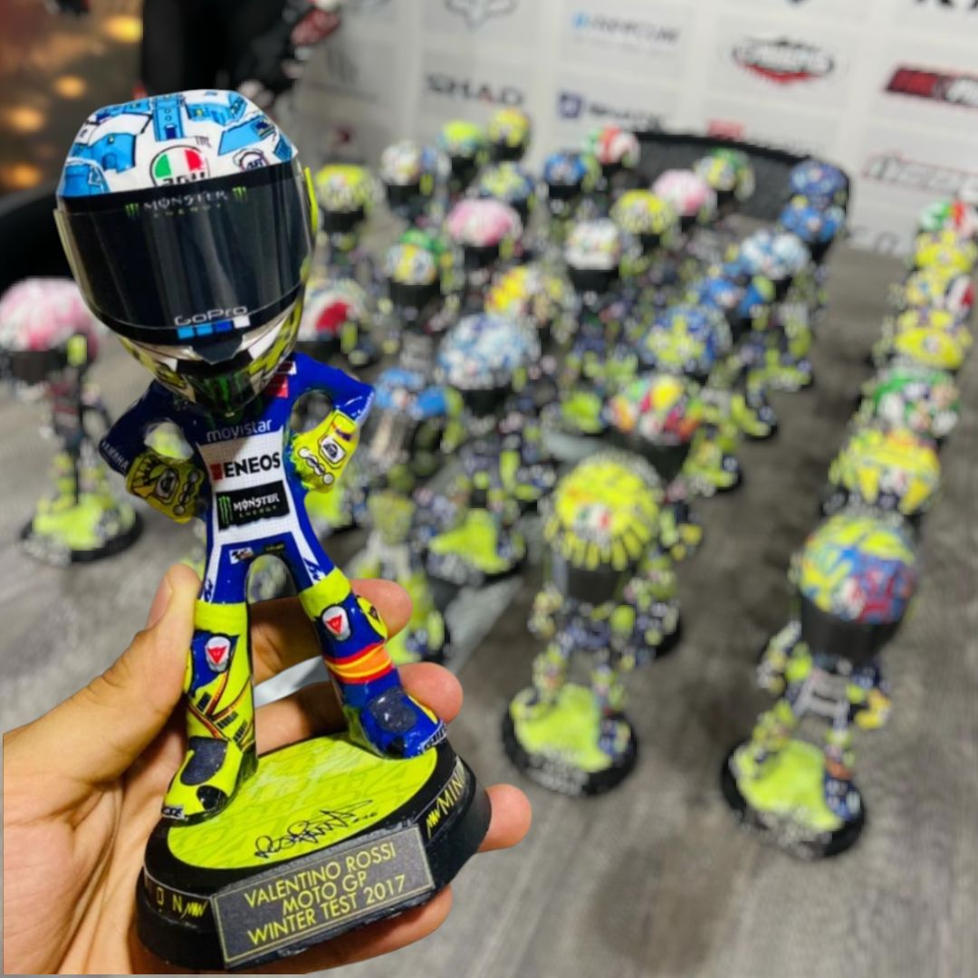 FIGURA MINI WORLD DE COLECCION