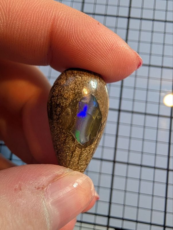 Cabochon - Boulder incrustation opale