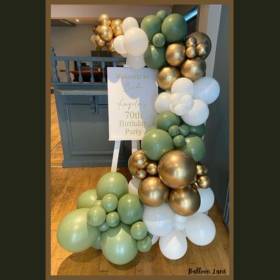 Easel &amp; Balloon Garland - CONTACT US DIRECTLY TO BOOK