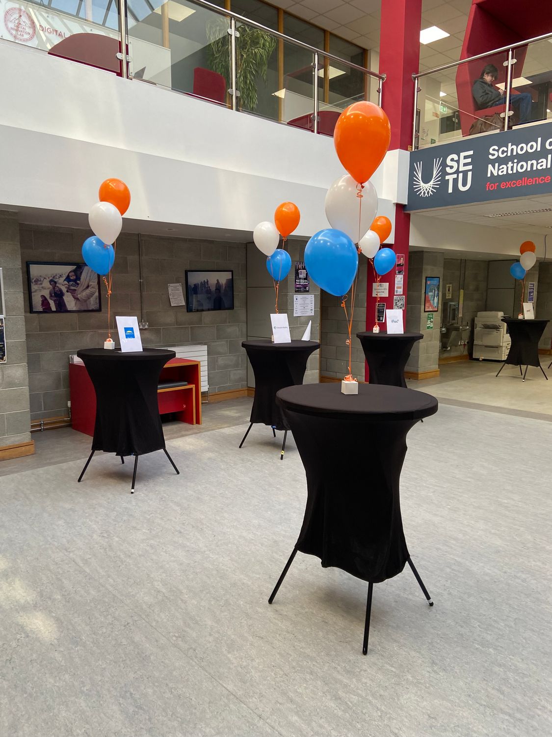 Custom latex balloon arrangement