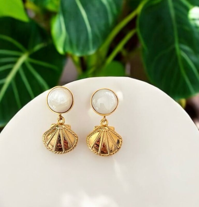 Mother of pearl Seashell Earrings