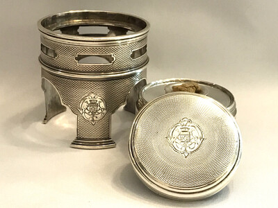 Silber 950 Stövchen mit Brenner Frankreich Marke „Aucoc“ Paris, Picknick, Militär Feldzug Campaign Wappen, solid silver rechaud with burner with crest