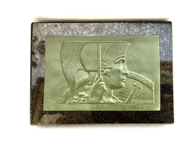 Briefbeschwerer Paperweight Jugendstil Art Deco Krieger der Antike auf Marmorsockel signiert M. Delannoy