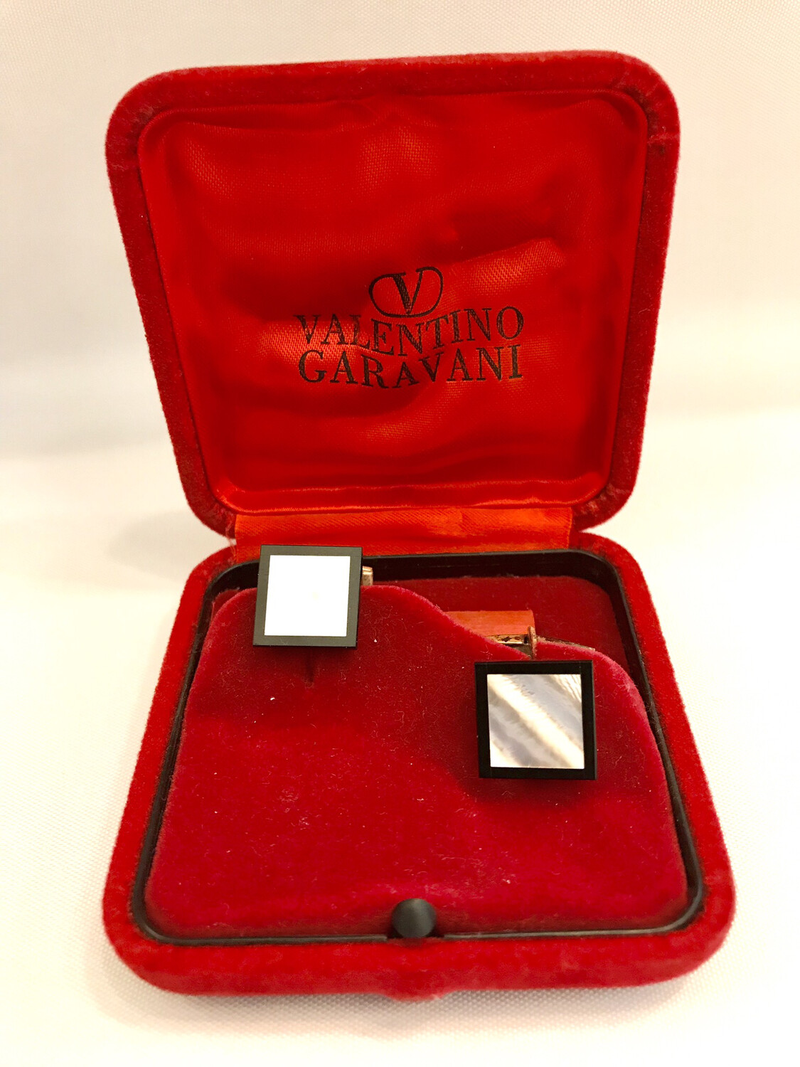 Paar Manschettenknöpfe Silber Onyx Perlmutt Mode Designer Italien “ Valentino Garavani ” 60’ er Jahre 1960/70 im roten Original Etui