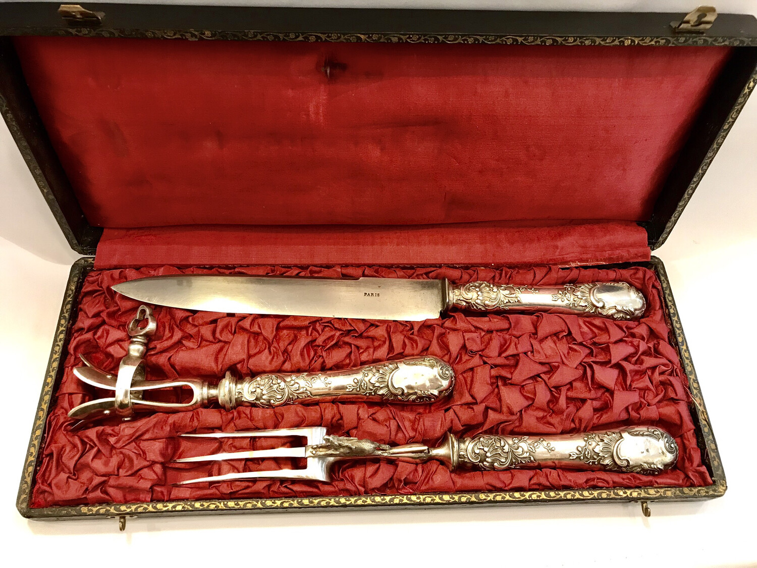 Tranchierbesteck Braten Besteck mit Knochenhalter in originaler Kiste mit Griffen aus Silber um 1890 / 1900 Frankreich, Gabel mit Begrenzer als Hirsch , art nouveau carving set silver with deer 