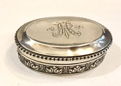 Pillendose mit Scharnier groß, oval, Silber 800 Deutschland um 1910 Initialen MR innen vergoldet