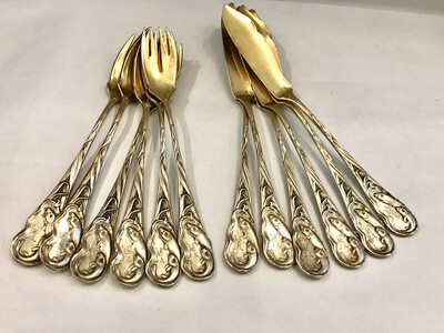 Seltenes Fischbesteck Jugendstil Weltausstellung 1900 Paris, 12 Teile für 6 Personen Silber 800 teilvergoldet Marke Bruckmann &amp; Söhne Heilbronn Deutschland mit Fisch Dekor Initial K