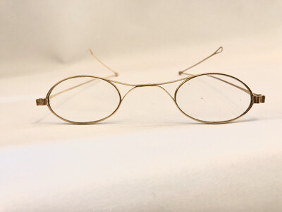 Antike 750 Gold Brille Frankreich um 1840 mit doppelten Klappbügeln und originalem Brillenetui