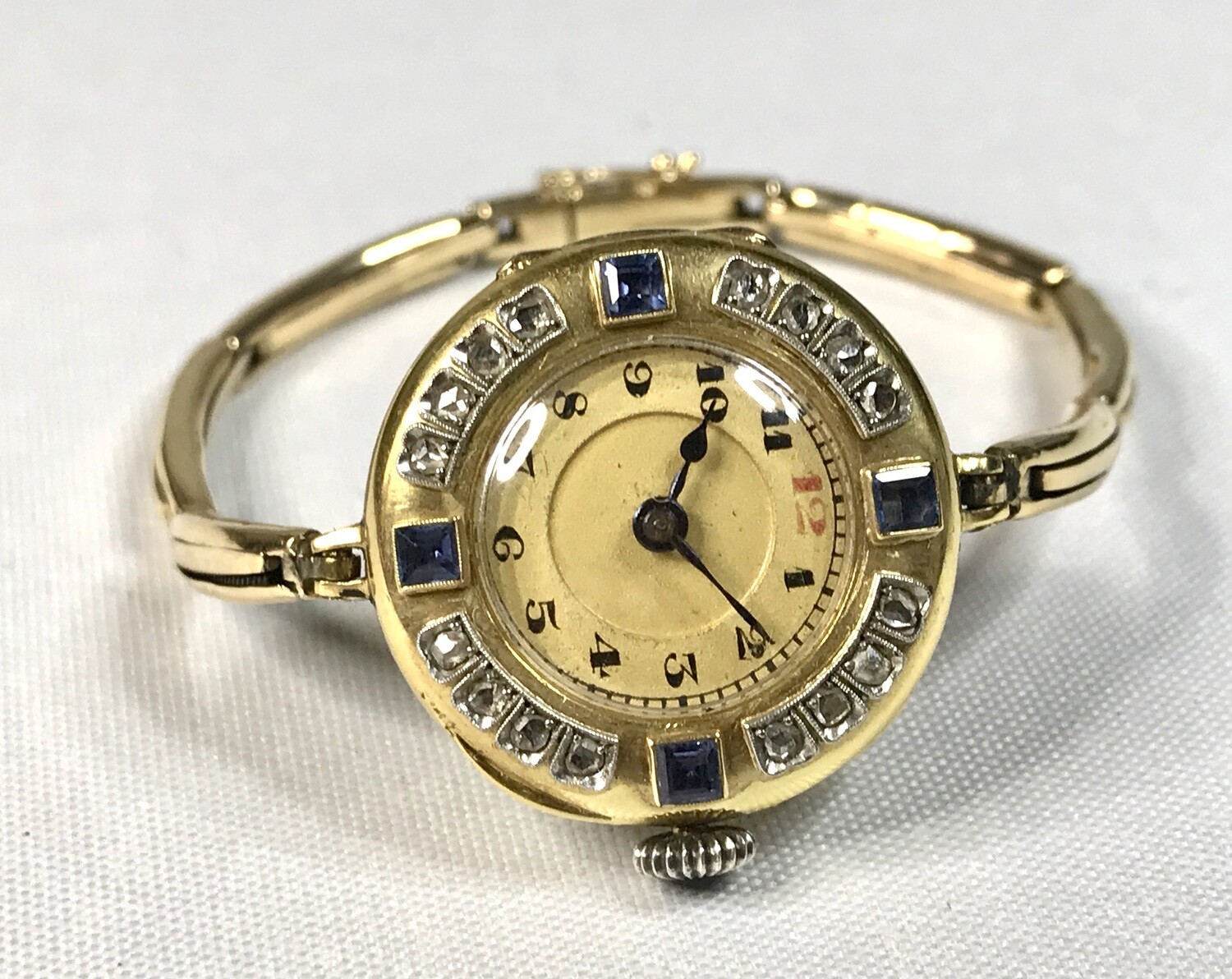 Original antike Damen Armbanduhr 750 Gold besetzt mit Diamanten Saphiren, 585 Gold Armband um 1915 mechanisches Uhrwerk