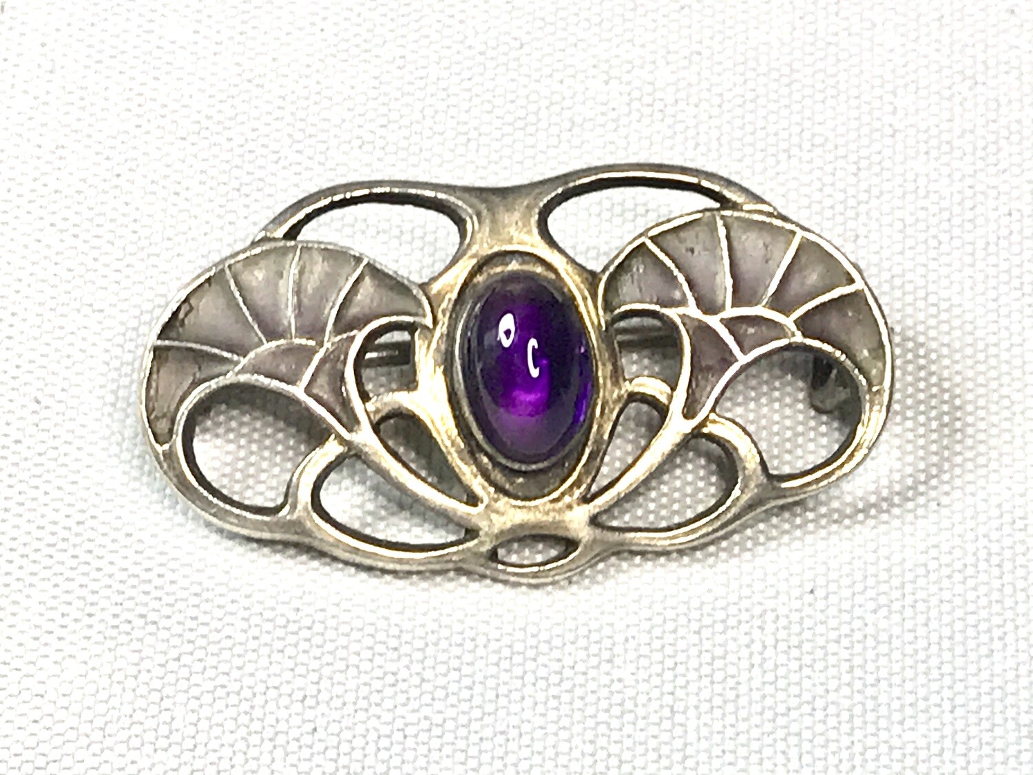 Heinrich LEVINGER Brosche Pforzheim Silber Plique-à-jour transluzid Fensteremaille Jugendstil um 1900 Deutschland Amethyst , German signed art nouveau silver window enamel brooch egyptian revival