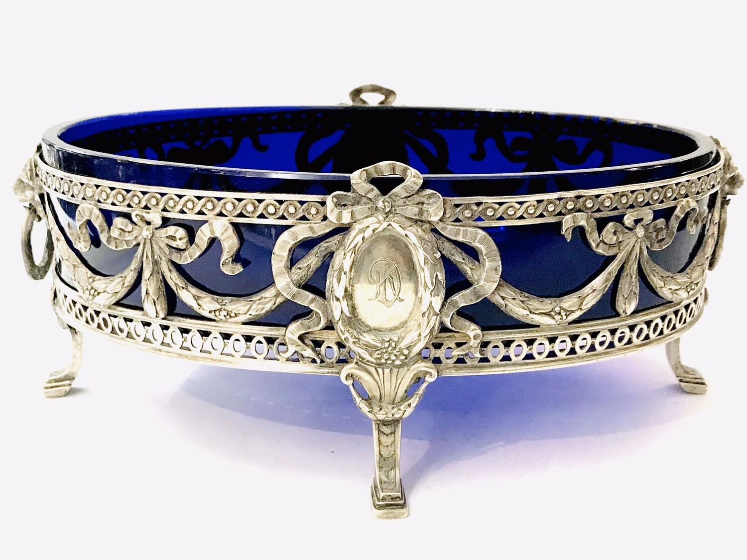 Obstschale , Jardiniere, große Silber Schale mit blauem Glaseinsatz um 1900 Deutschland, Löwen Griffe Schleifen Girlanden Dekor, beautiful silver bowl on feet, blue glass liner lions bows center piece