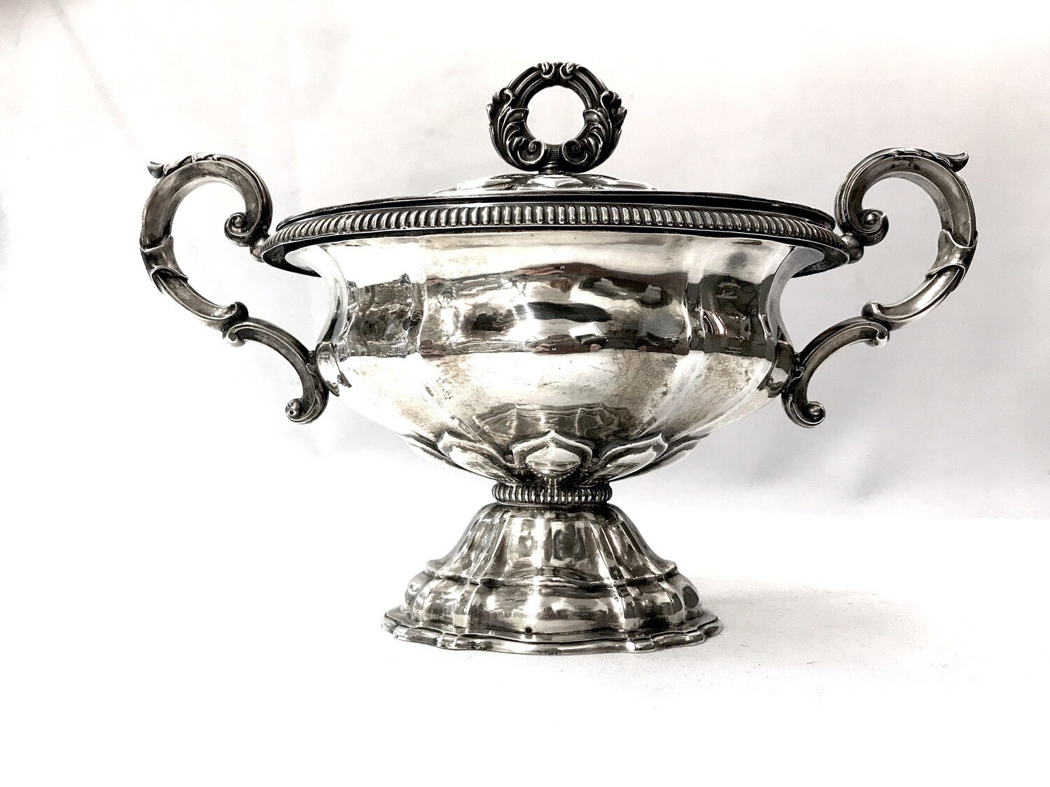Massive Silber Terrine Suppenschüssel mit Fuß und Deckel Belgien Frankreich um 1890, solid silver serving vegetable dish with lid , tureen
