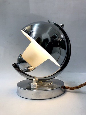 Chrom Art Deco modernistische Lampe, Tischlampe, Nachttischlampe, um 1925 Frankreich, Jaques Adnet , french desk table lamp