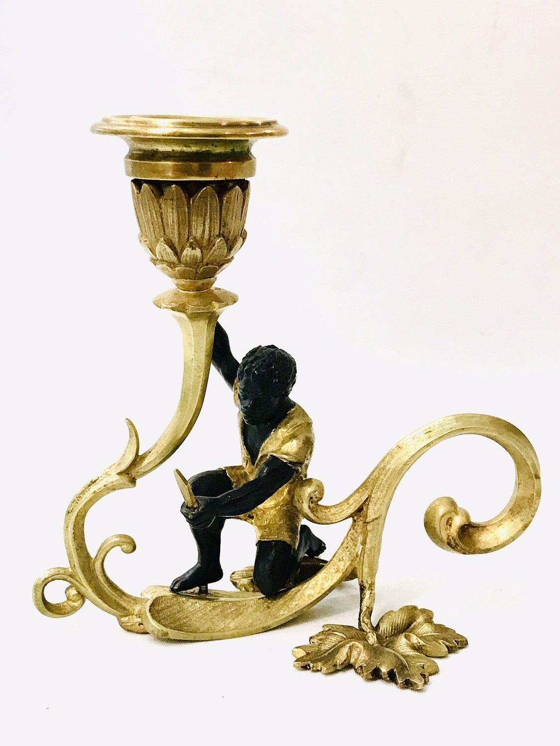 Bronze Wien vergoldet um 1880 Kerzenleuchter mit Skulptur eines arbeitenden Afrikaner