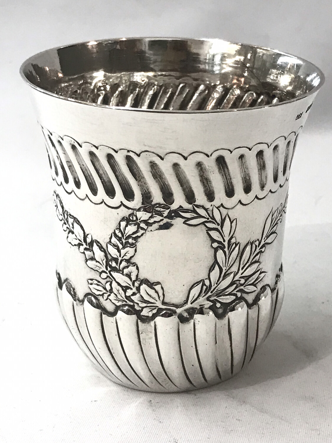 Großer Silber Becher Trinkbecher Taufbecher Lorbeerkranz England 1902 , Import Stempel, silver christening mug beaker laurel leaf, timbale en argent