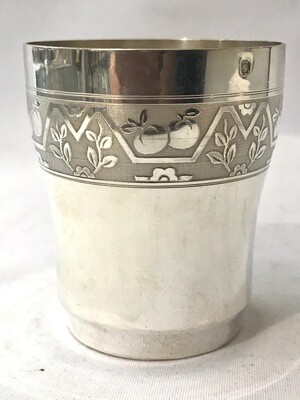 Silber Trinkbecher Taufbecher Frankreich um 1920 mit Kirschen Gravur , silver french beaker christening mug cherry decoration