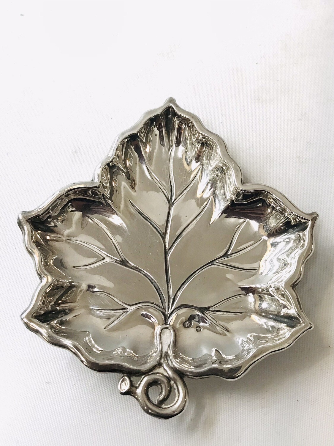 Silber Schale Schälchen Tablett Weinblatt auf Muschelfüßen Spanien, small silver dish wine leaf shape Spain on shell shape feet