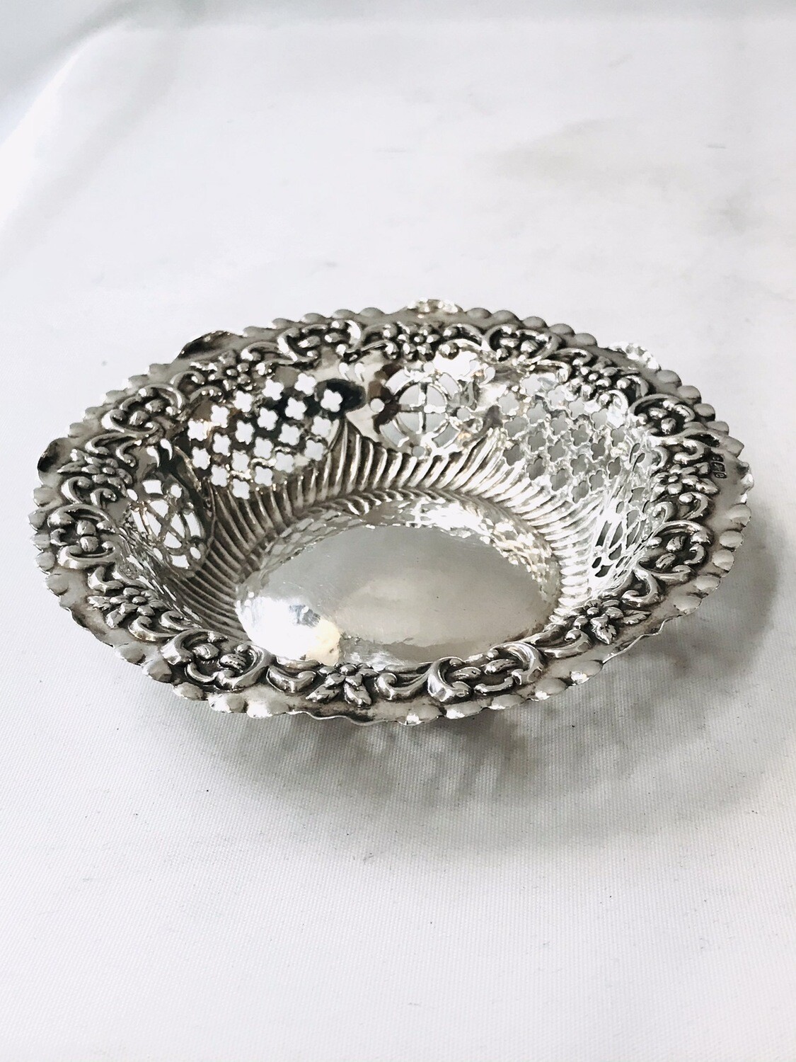Sterling Silber kleine Schale Schälchen durchbrochene Ornamente gemarkt England 1904