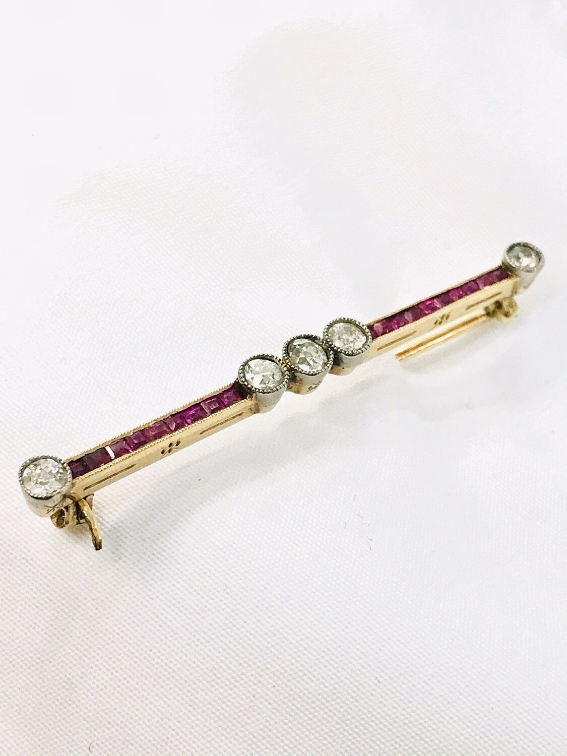 Art Deco Brosche eckige Rubine Diamanten 585 Gold, 14 ct gold brooch with full cut diamonds and square cut rubies