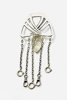 Silber Jugendstil Chatelaine mit 5 Kettenabhängungen für Näh Utensilien, Schlüssel , Taschenuhr Deutschland um 1900 Martin Meyer Design wahrscheinlich Patriz Huber 