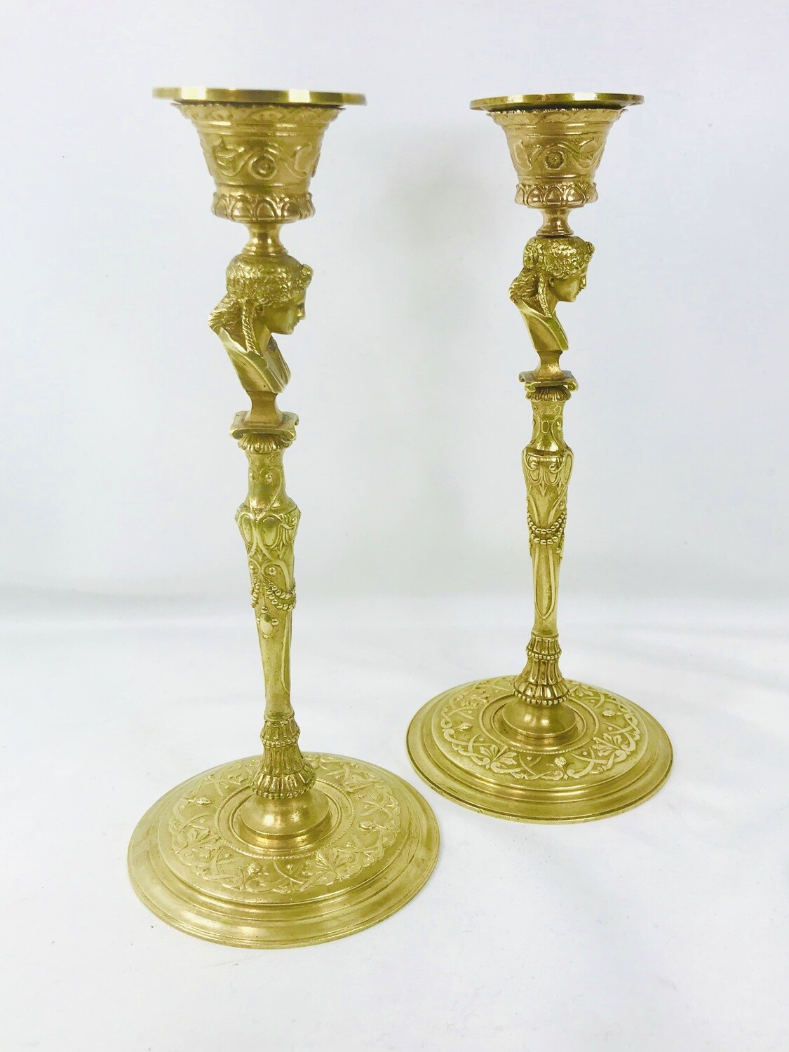 Paar Bronze vergoldet Kerzenleuchter signiert vom berühmten Bronzegießer Ferdinand Barbedienne 19. Jahrhundert Frankreich um 1850, pair of signed candlesticks 19th century