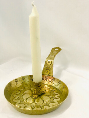 Antiker Messing Handleuchter Niederlande um 1800 mit schönem Muster , antique handheld candlestick with nice design , Netherlands
