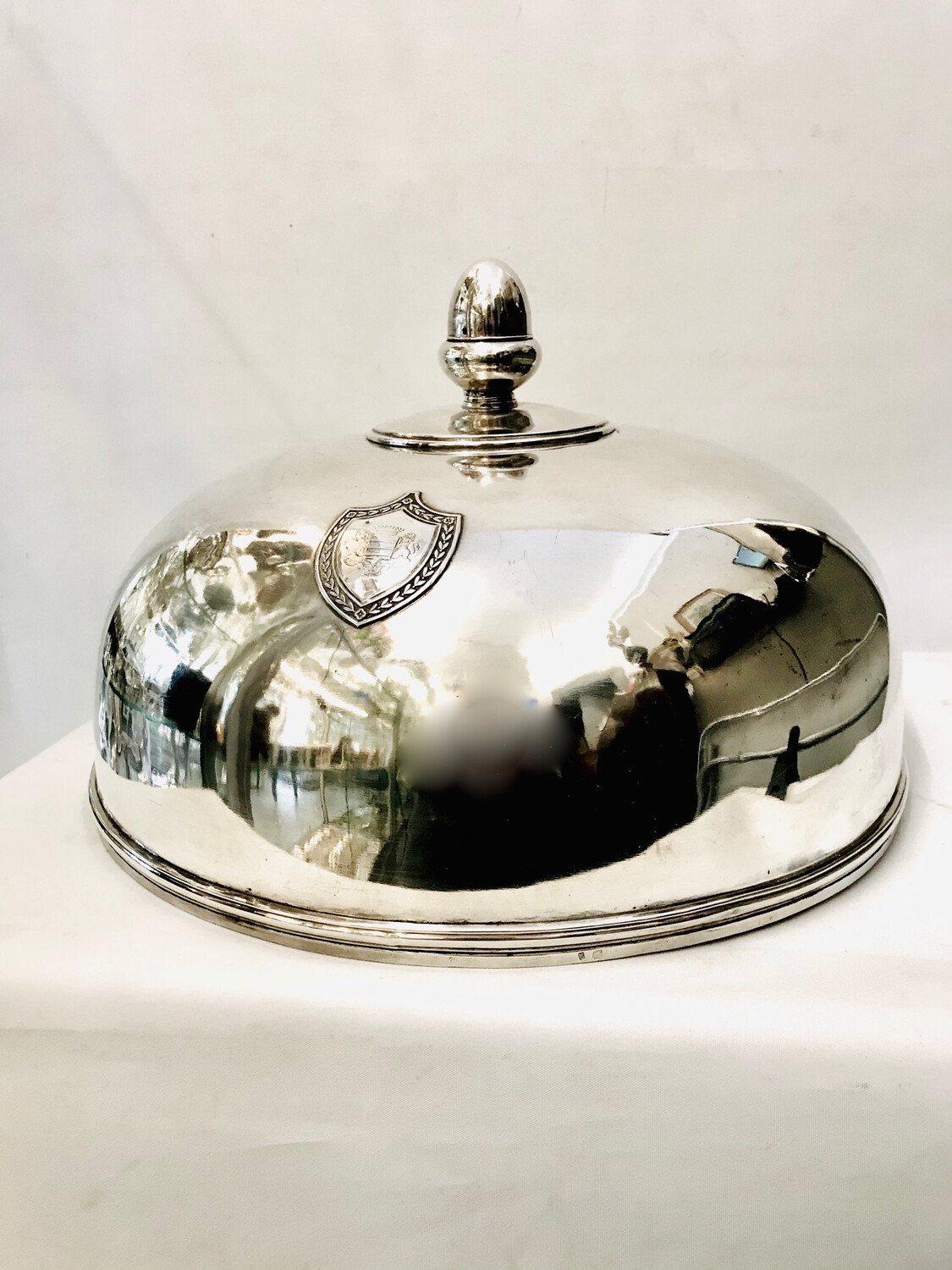 Wärmeglocke RUND antike Speisehaube Wappen versilbertes Metall doubliert 19.Jahrhundert Frankreich gehämmert Handarbeit, antique round silver double plated cloche food cover dome bell, acorn, crest