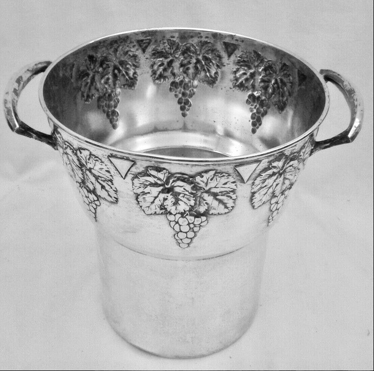 Orivit Art Nouveau silver-plated champagne cooler, bottle cooler, wine cooler for ice cubes, with vine leaves decoration around 1900 Germany WMF, Bacchus, with simple handles on the sides 