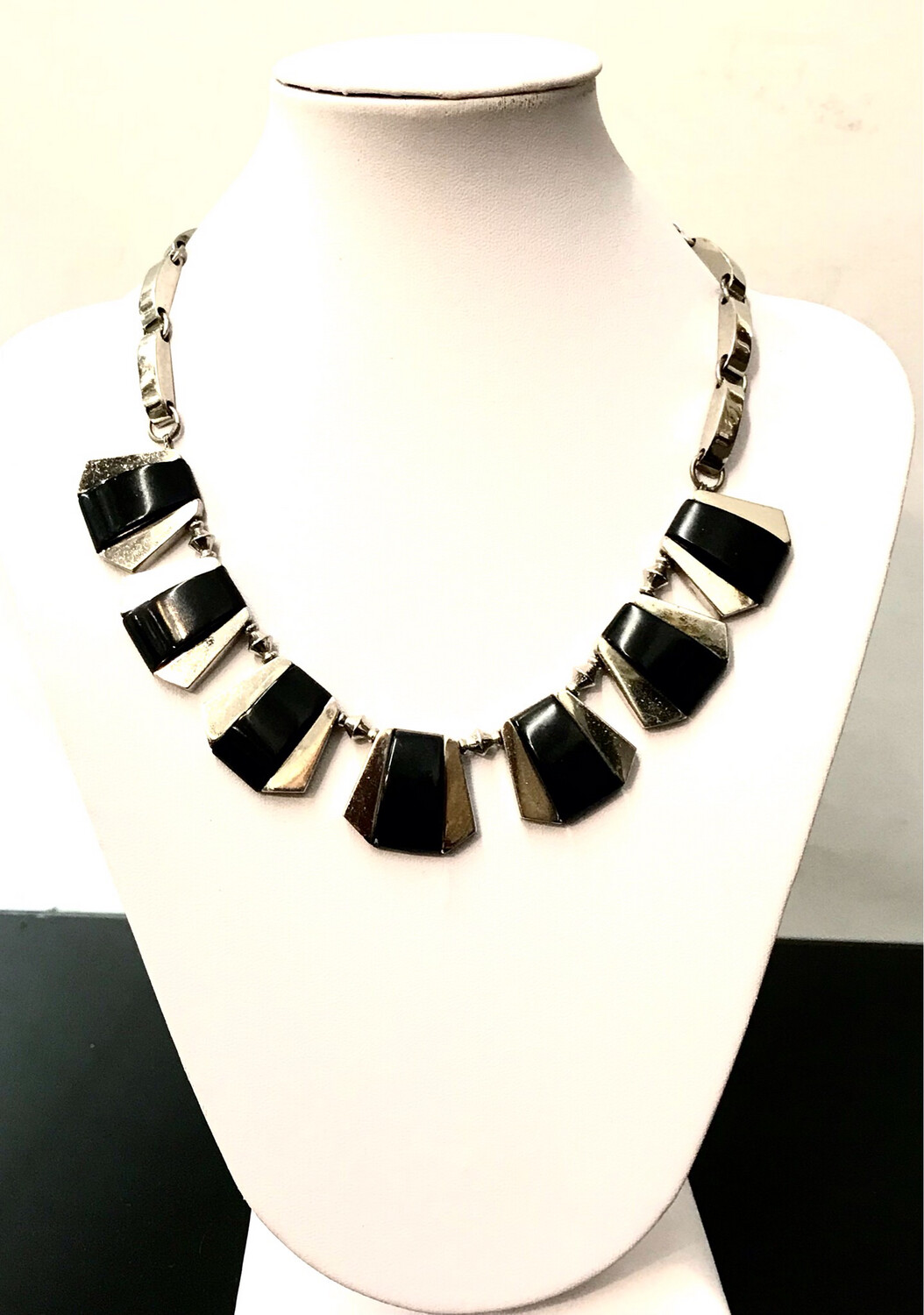 Bakelit und Chrom Collier mit Verschraubung Art Deco Frankreich um 1925 schwere Ausführung , french bronze chrome plated and bakelite with screw fittings necklace from the nineteen twenties 