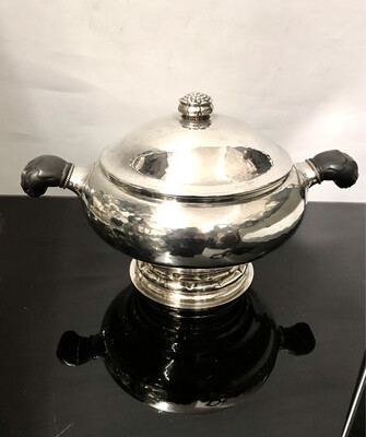 Terrine mit Deckel 830 Silber Dänemark 1919 mit geschnitzten Holz Griffen C.F. Heisse, stylish danish solid silver terrine with lid early Art Deco carved wooden handles