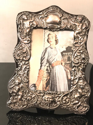 Frame for photo 925 sterling silver Great Britain England 1990 with putti angels on dark blue velvet