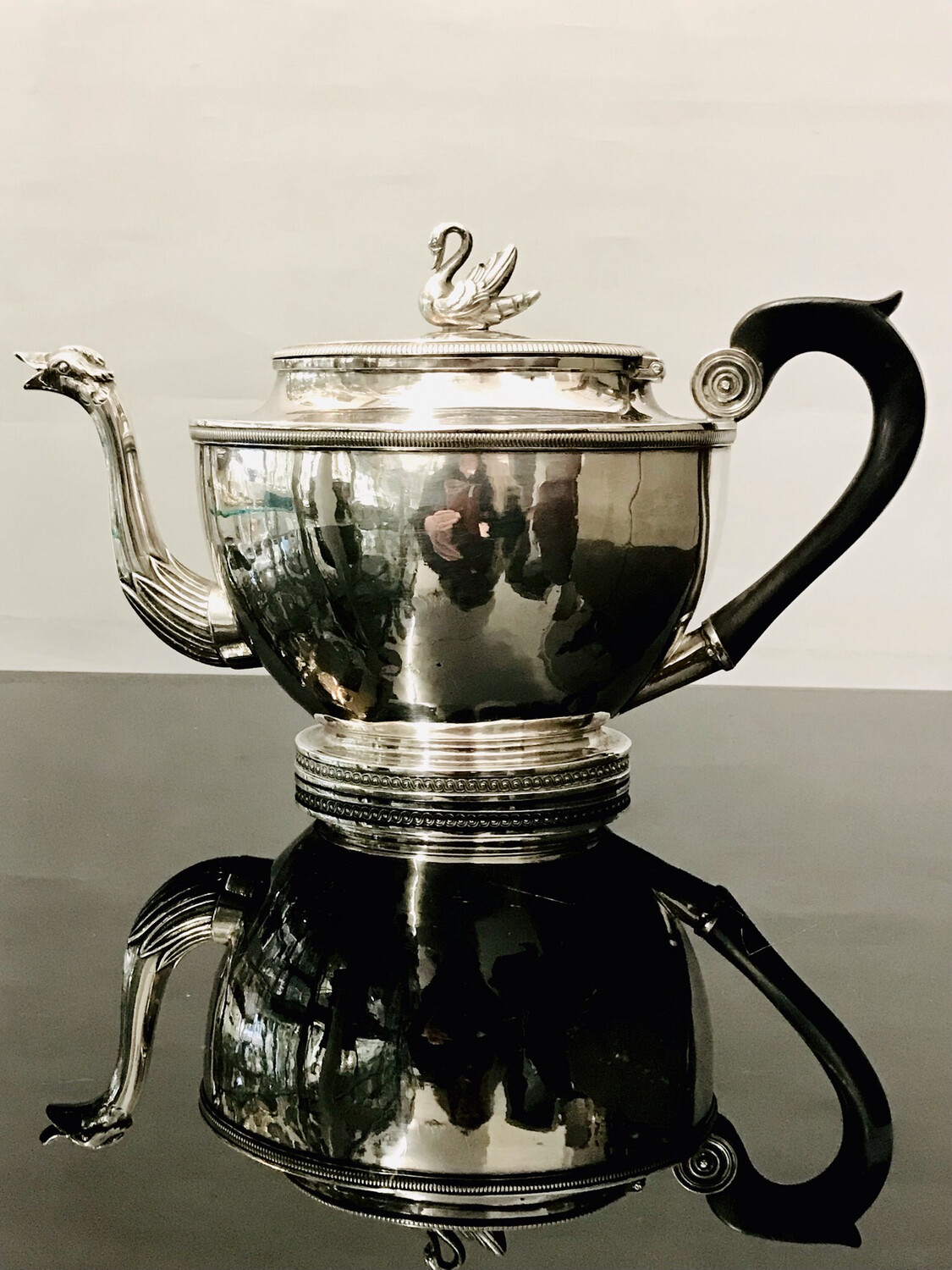 Teapot silver Empire France 1818-1838 with swan spout and decoration, rarity, Material: 950 silver hallmark veillard 1818-1838