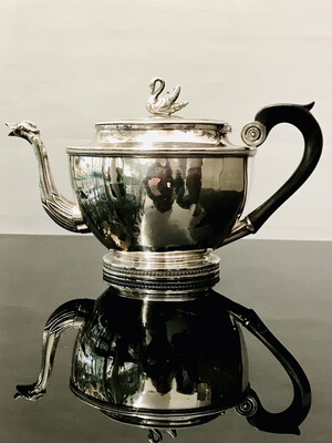 Teapot silver Empire France 1818-1838 with swan spout and decoration, rarity, Material: 950 silver hallmark veillard 1818-1838