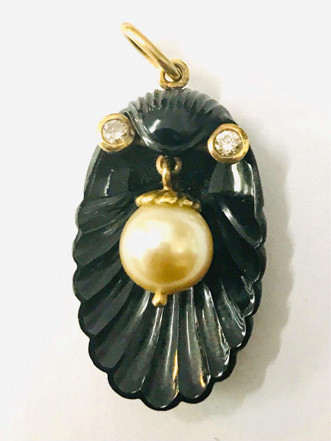Anhänger 750 Gold geschnittene Muschel Diamanten Perle, pendant carved shell shaped with diamants and pearl