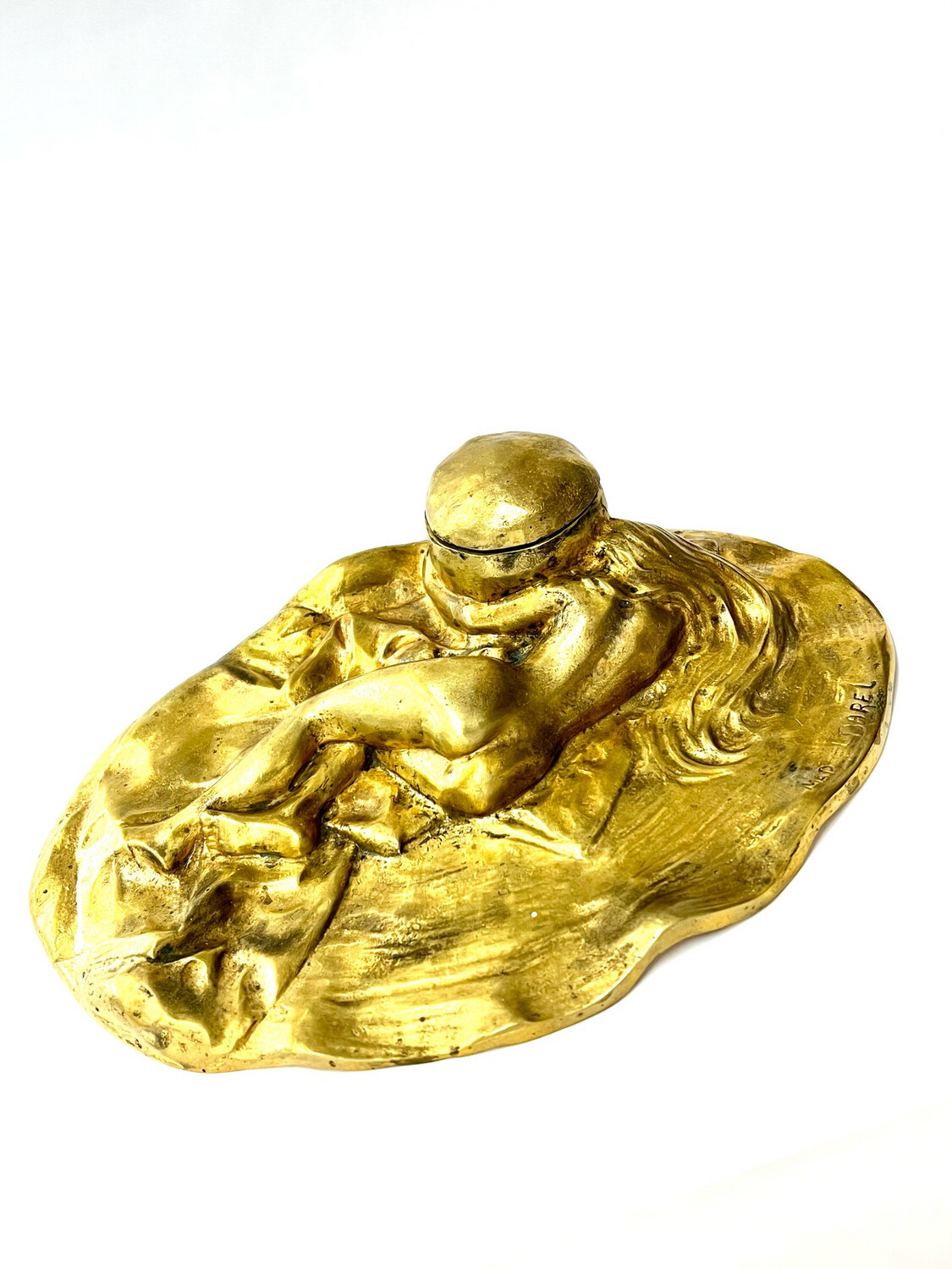 Tintenfass Bronze Jugendstil Frankreich um 1900 signiert „Marcel Darel“ , plastische liegende nackte Frau , signed bronze art nouveau inkwell with naked lady