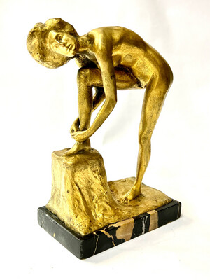 Skulptur Bronze vergoldet nackte Frau Jugendstil „F. Voelkerling“ Deutschland um 1910 Marmor Sockel, signed sculpture of an art nouveau naked lady Germany on marble base