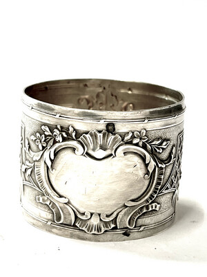 Serviettenring Silber Frankreich um 1900 Rokoko Design ohne Namen ohne Initialen, French silver napkin ring embossed design of 18th century no initials 