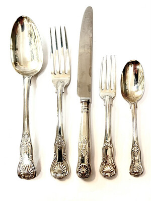 Cutlery for 1 person 5 pieces heavy sterling 925 silver 1817-1835 Kings Pattern partly with coat of arms, different manufacturers with different British date hallmarks 