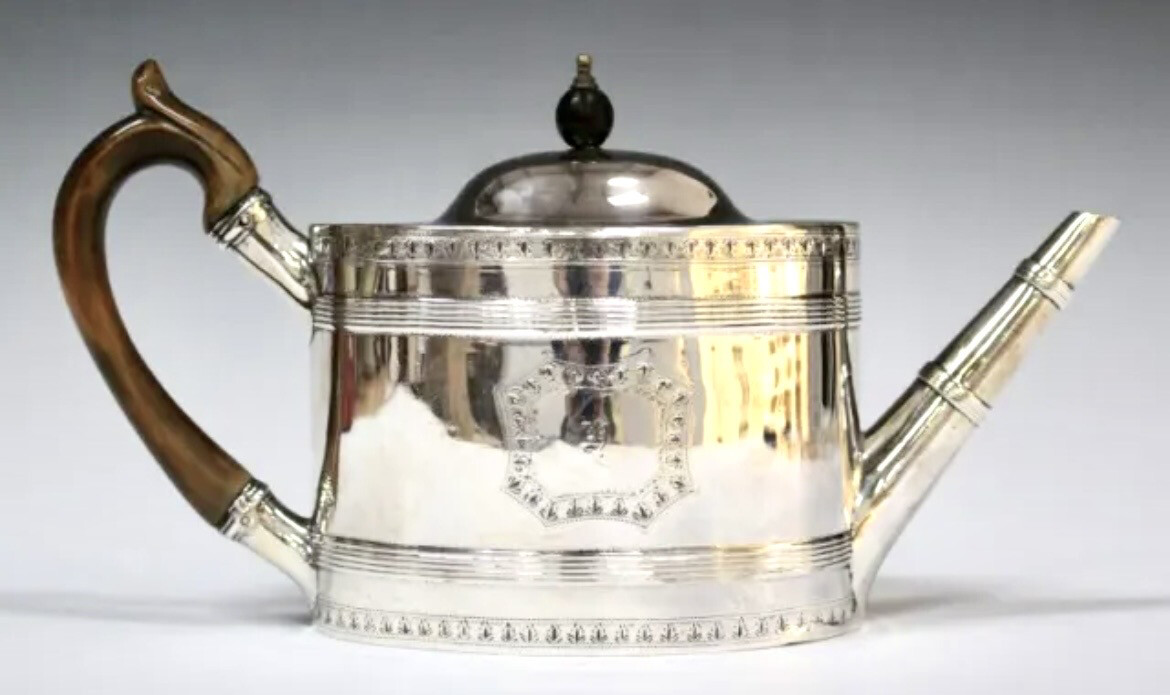 Teapot 925 sterling silver, 18th century England London Great Britain Robert Hennell 1779 George III