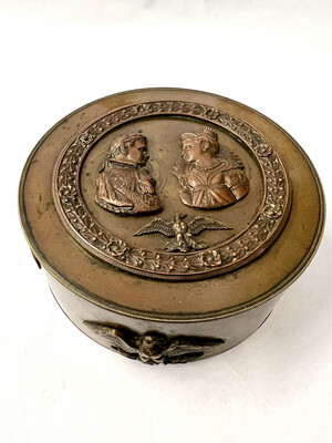 Dose Napoleon Bonaparte und Marie-Louise von Österreich um 1810 Bronze Behälter Deckeldose  im Stil einer Siegeldose