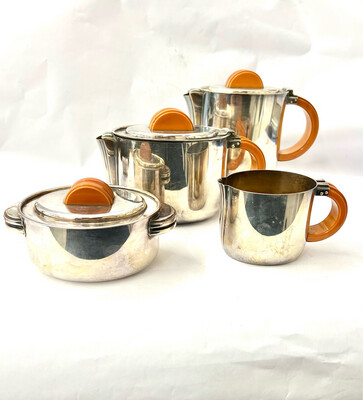 Art Deco 4-piece service coffee pot tea pot sugar bowl, milk jug, silver-plated signed by Quist WMF around 1930 with elegant amber-colored Bakelite handles