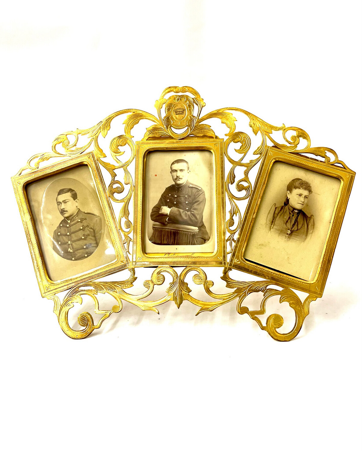 Photo or picture frame for 3 photos triptych in gilded bronze with crest engraved Crown of an Earl France original antique vintage ca. 1890 in Baroque style with openwork with stand or wall fitting 19th century 