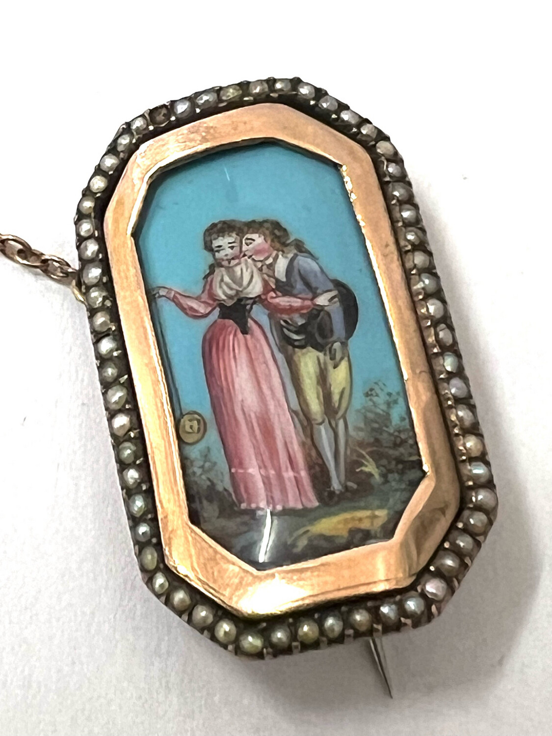 Gold brooch, pearl rim, enamel image of a woman playing yoyo, being kissed on the cheek by a man, George III England 1790 rare depiction 