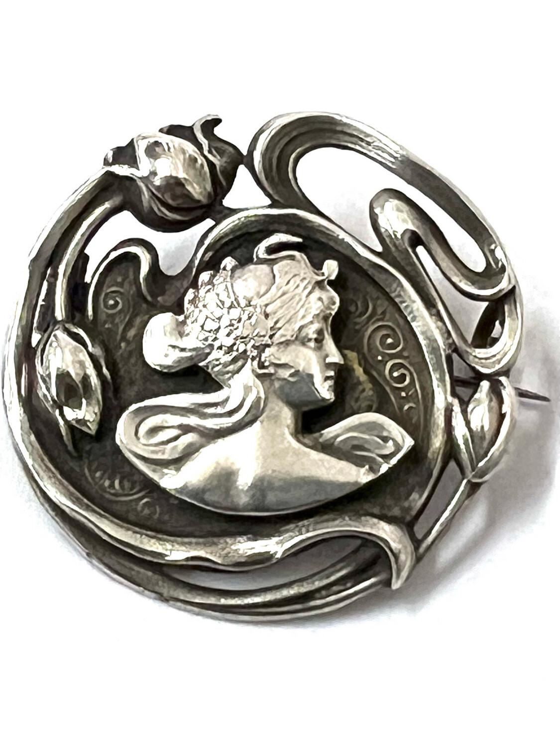 Brosche Silber Jugendstil Frankreich um 1900 mit Frauenkopf Büste umgeben von Blüten 